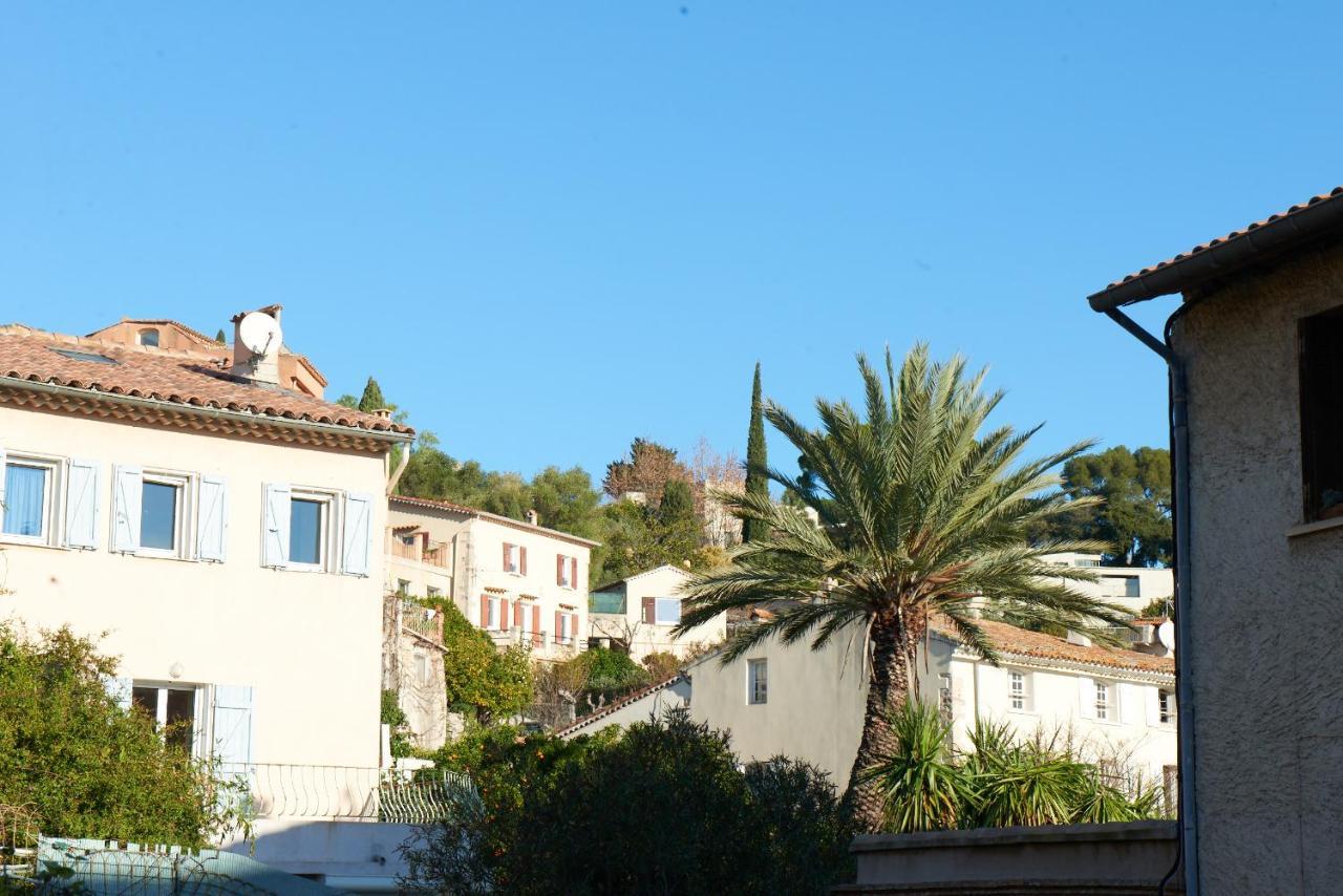 La Suite Sainte Claire Hyeres Bagian luar foto